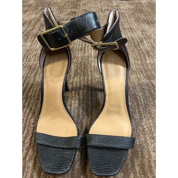 Calvin Klein Vable Elegant Black Textured Ankle Strap Block Heel Sandal Size 8.5 - Picture 1 of 3